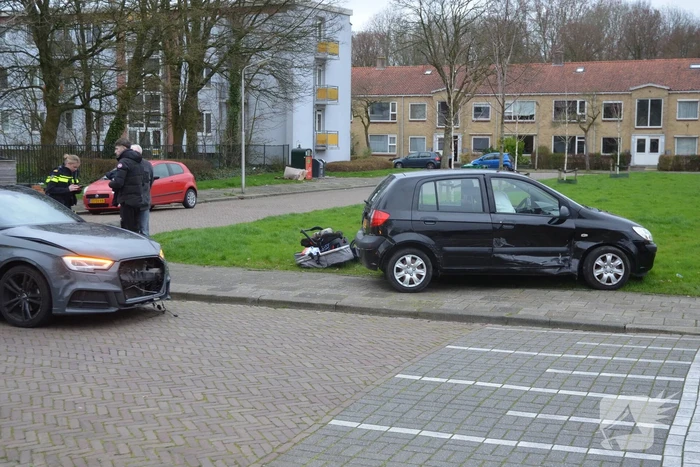 Twee personenauto's met elkaar in botsing