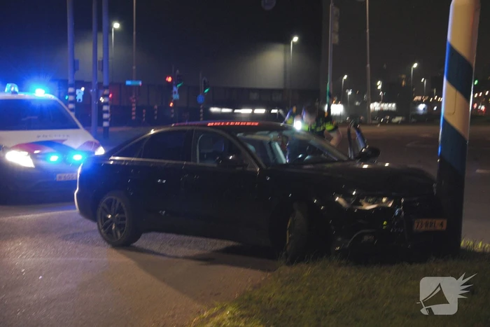 Bestuurder slaat op de vlucht na crash