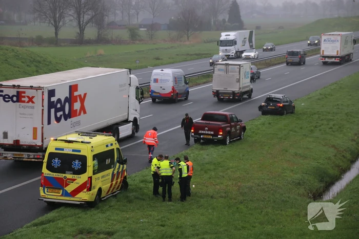 Kop-staartbotsing tussen twee voertuigen op de A50