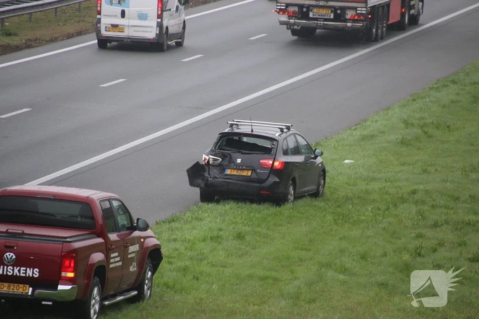 Kop-staartbotsing tussen twee voertuigen op de A50