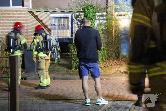Brand in achtertuin van woning snel onder controle