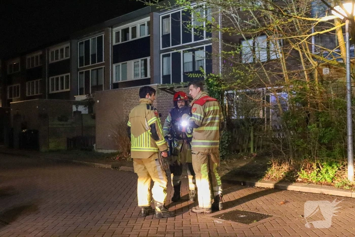 Brand in achtertuin van woning snel onder controle