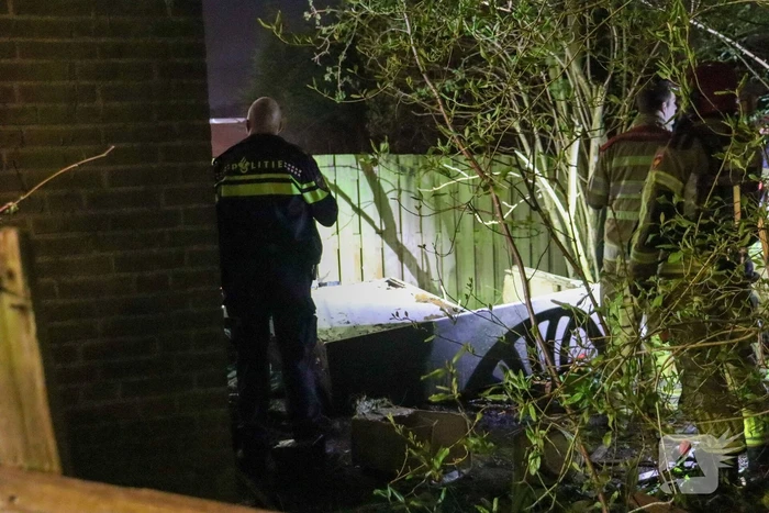 Brand in achtertuin van woning snel onder controle