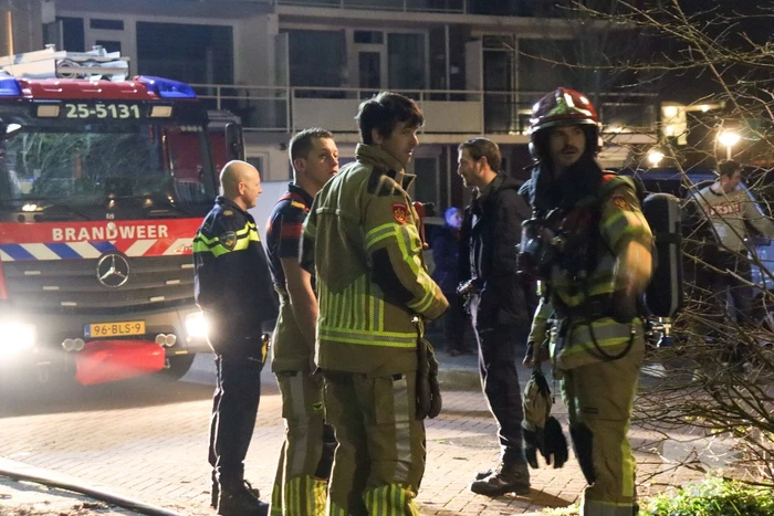 Brand in achtertuin van woning snel onder controle