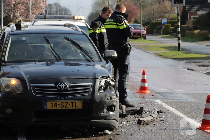 Forse schade na ongeval tussen twee auto's