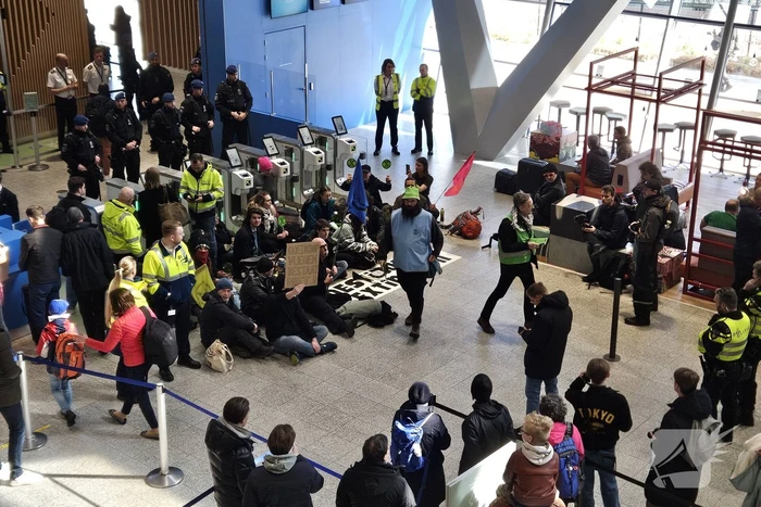 XR dringt eindhoven airport binnen