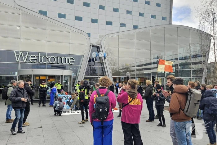 XR dringt eindhoven airport binnen