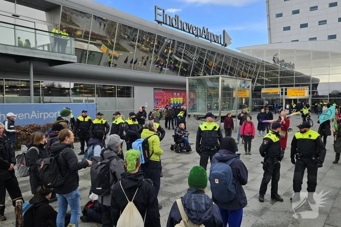 XR dringt eindhoven airport binnen