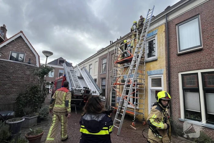 Brand op dak van woning