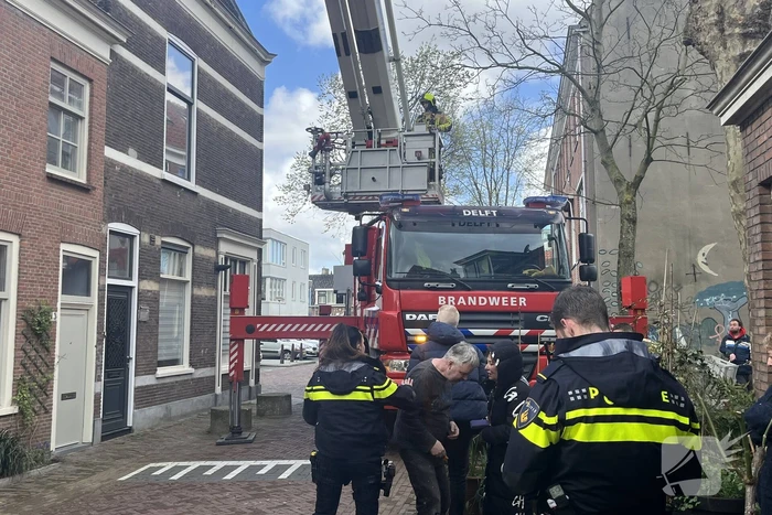 Brand op dak van woning