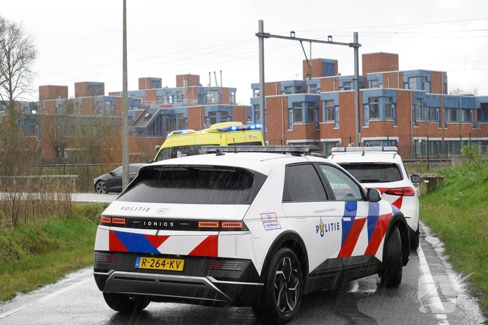 Auto en elektrische bakfiets botsen in Assen