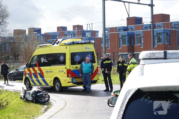Auto en elektrische bakfiets botsen in Assen