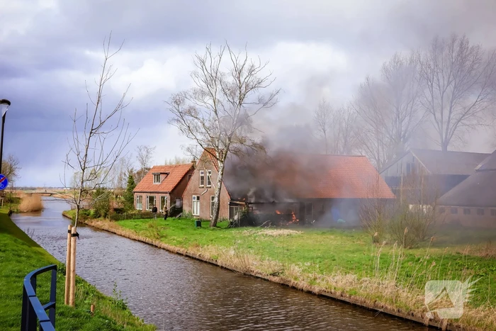 Felle brand aanbouw van voormalige manege