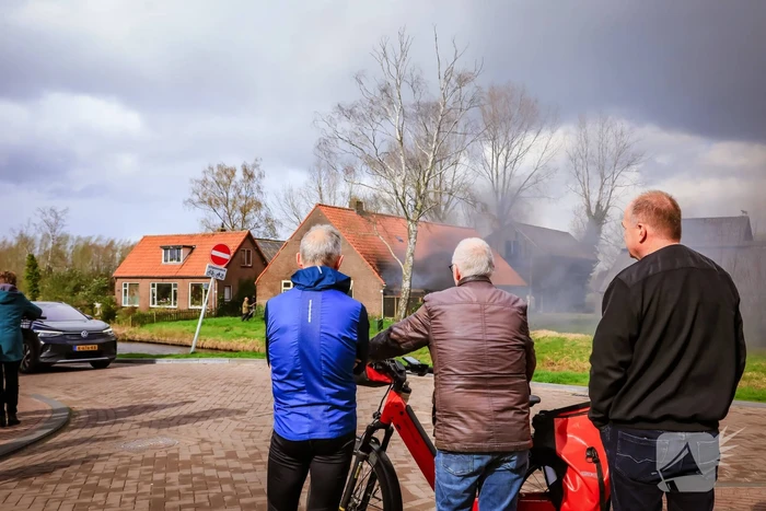 Felle brand aanbouw van voormalige manege