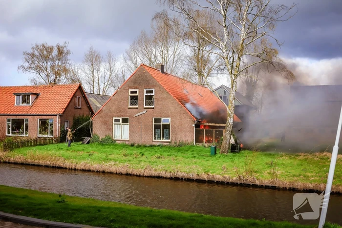 Felle brand aanbouw van voormalige manege