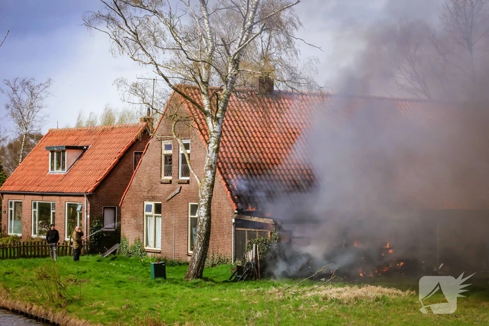 Felle brand aanbouw van voormalige manege