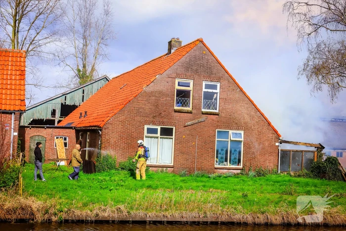 Felle brand aanbouw van voormalige manege