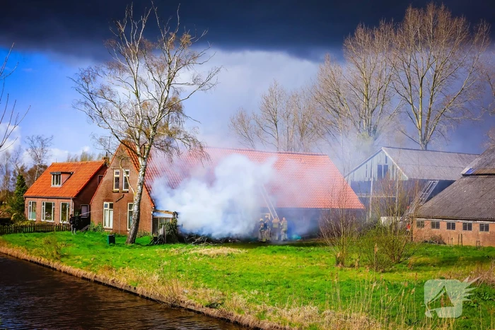 Felle brand aanbouw van voormalige manege
