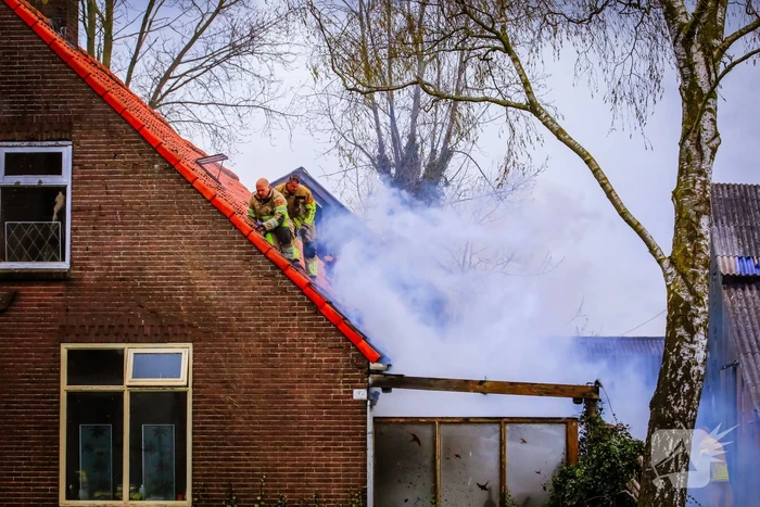 Felle brand aanbouw van voormalige manege