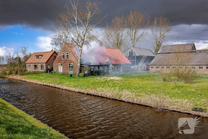 Felle brand aanbouw van voormalige manege