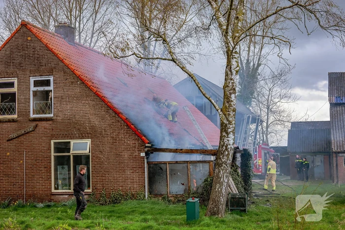 Felle brand aanbouw van voormalige manege