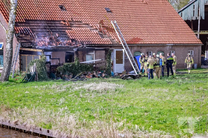 Felle brand aanbouw van voormalige manege
