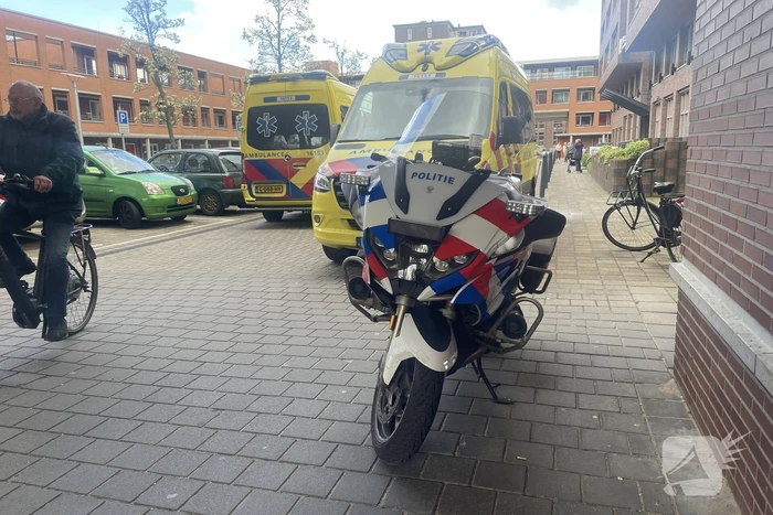 Veel medisch personeel voor noodsituatie in de woning