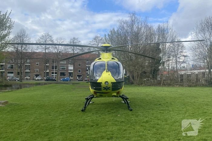 Veel medisch personeel voor noodsituatie in de woning