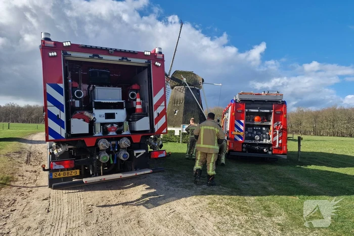 Brand in Monumentale Molen uit 1837 in Oudemolen