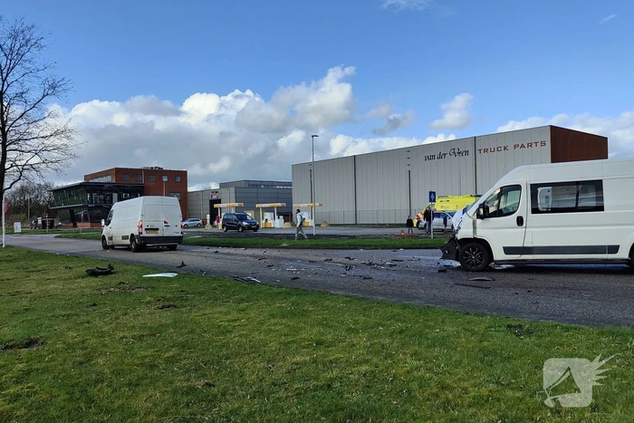 Flinke schade door botsing met bestelbussen