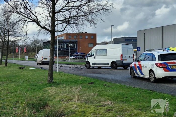 Flinke schade door botsing met bestelbussen