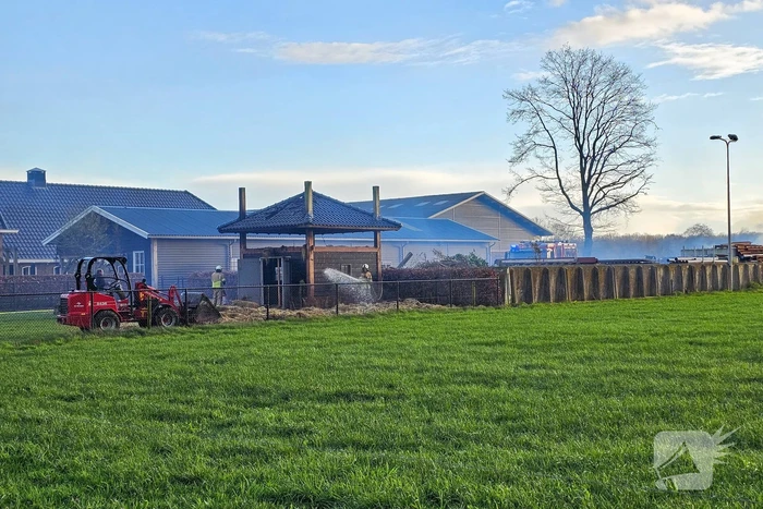 Middelbrand in stro hooiopslag