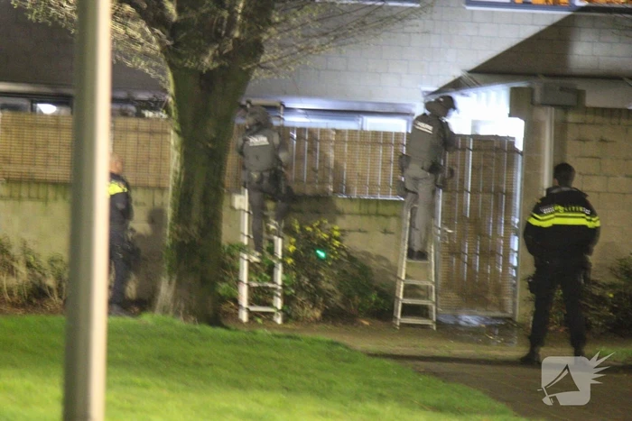 Veel hulpdiensten ingezet na steekincident, omgeving hermetisch afgesloten