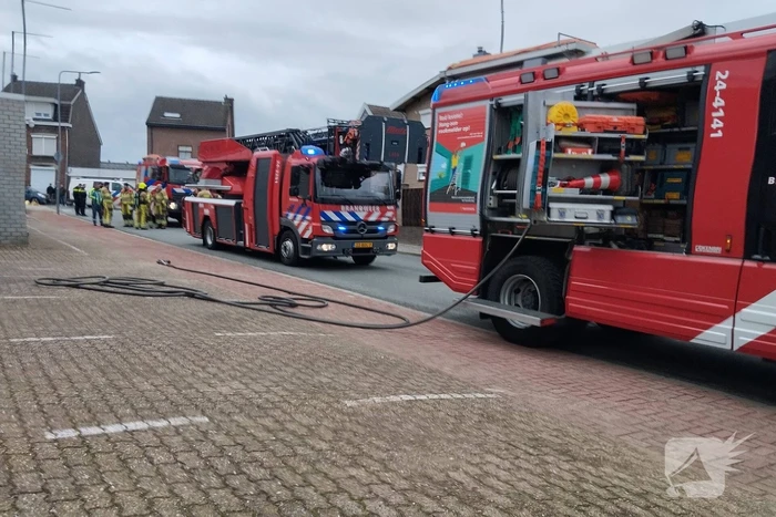 Veel rookontwikkeling bij schoorsteen van ventilatiebedrijf