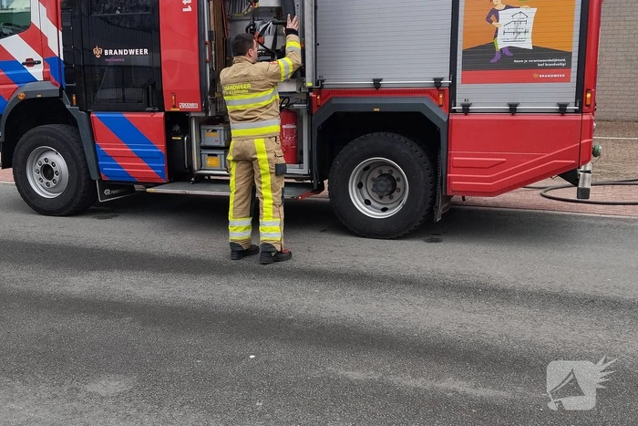 Veel rookontwikkeling bij schoorsteen van ventilatiebedrijf