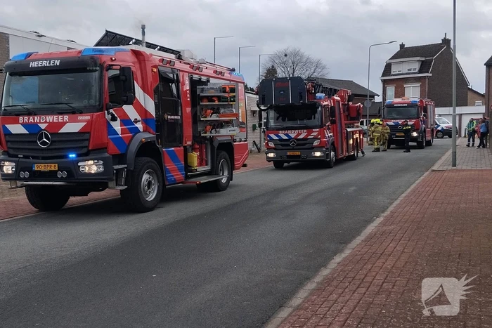 Veel rookontwikkeling bij schoorsteen van ventilatiebedrijf