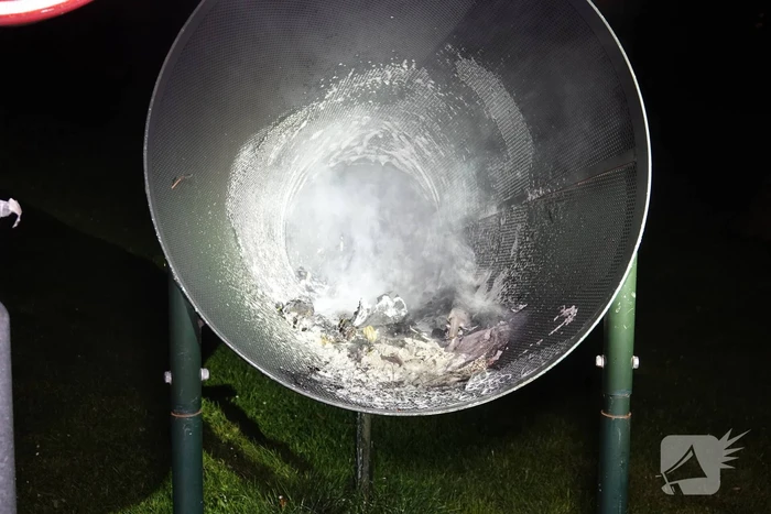 Politie blust brand in afvalvangnet