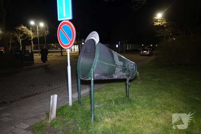 Politie blust brand in afvalvangnet