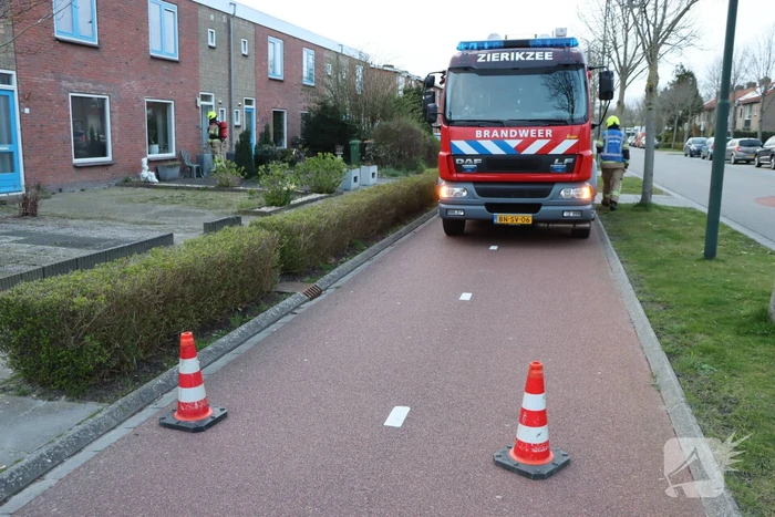 Brandweer doet onderzoek naar vreemde lucht in woning