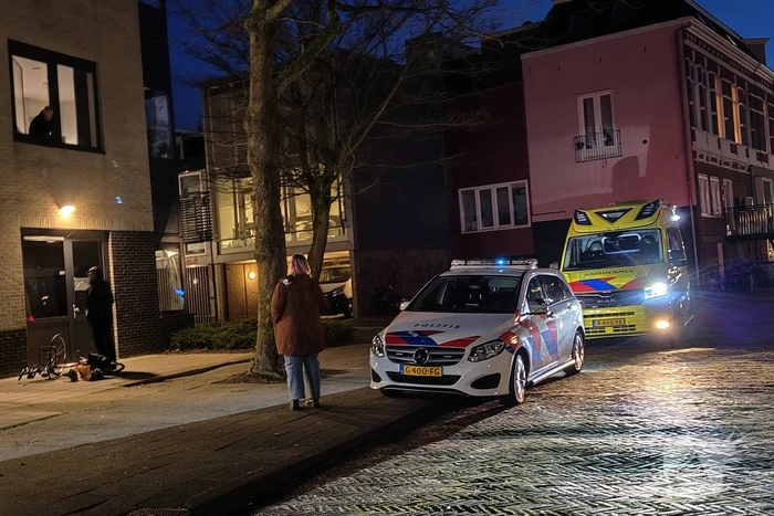 Persoon gewond na steekpartij in appartementencomplex
