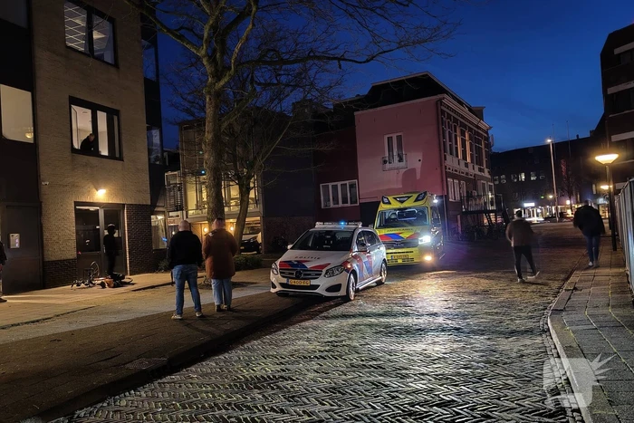 Persoon gewond na steekpartij in appartementencomplex