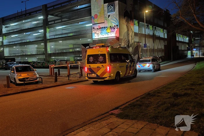 Persoon gewond na steekpartij in appartementencomplex