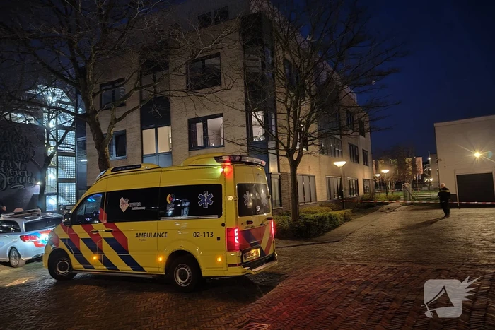 Persoon gewond na steekpartij in appartementencomplex