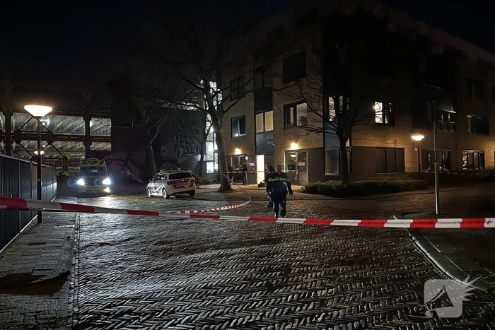 Persoon gewond na steekpartij in appartementencomplex