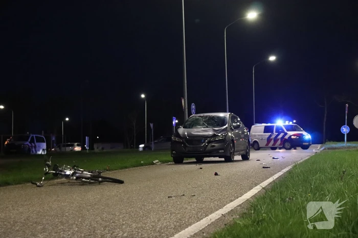 Fietser ernstig gewond bij aanrijding met personenauto