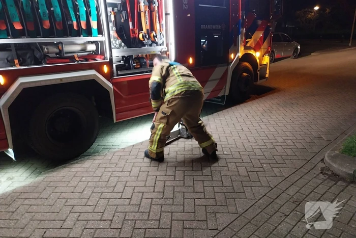Brandweer forceert deur open vanwege incident in woning