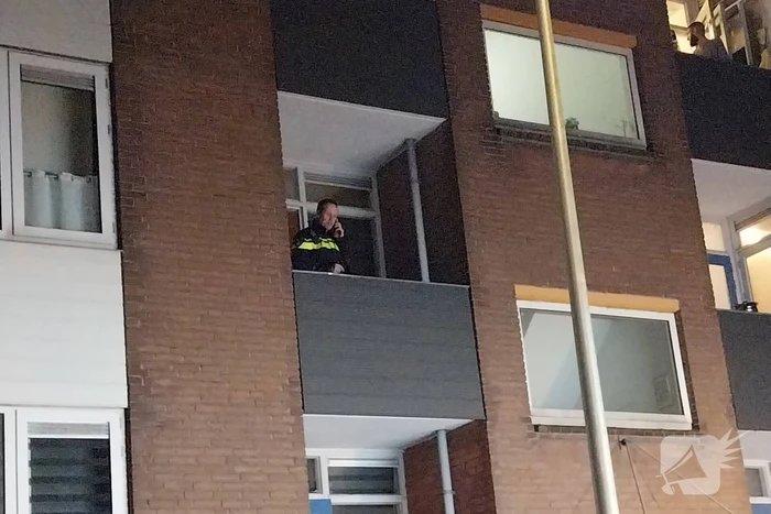 Brandweer forceert deur open vanwege incident in woning