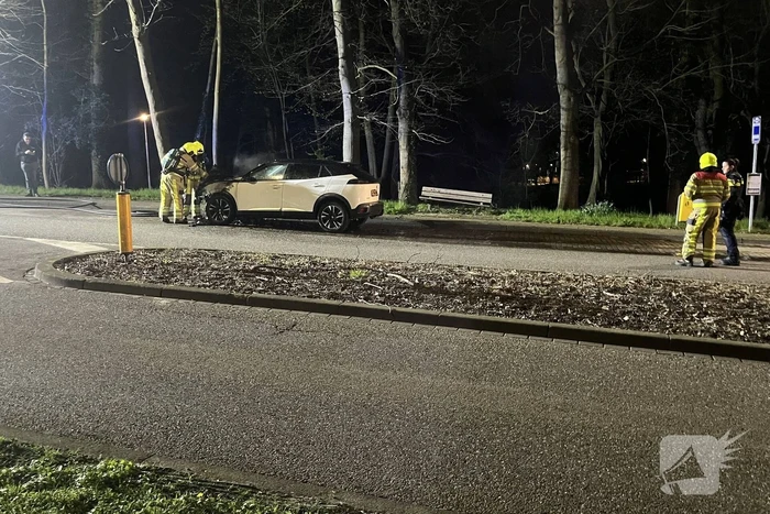 Auto zwaar beschadigd na brand