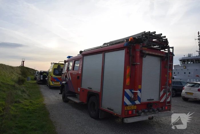 Overleden persoon door duikers van de marine boot aangetroffen