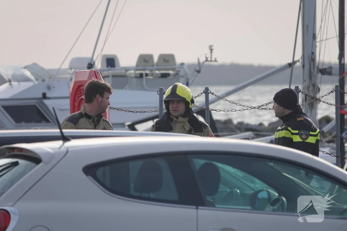 Overleden persoon door duikers van de marine boot aangetroffen
